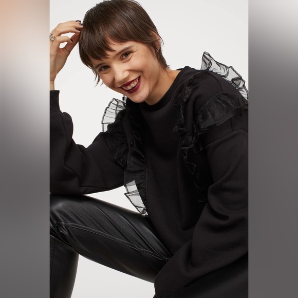 H&M Sweaters - H&M Ruffled Sweatshirt